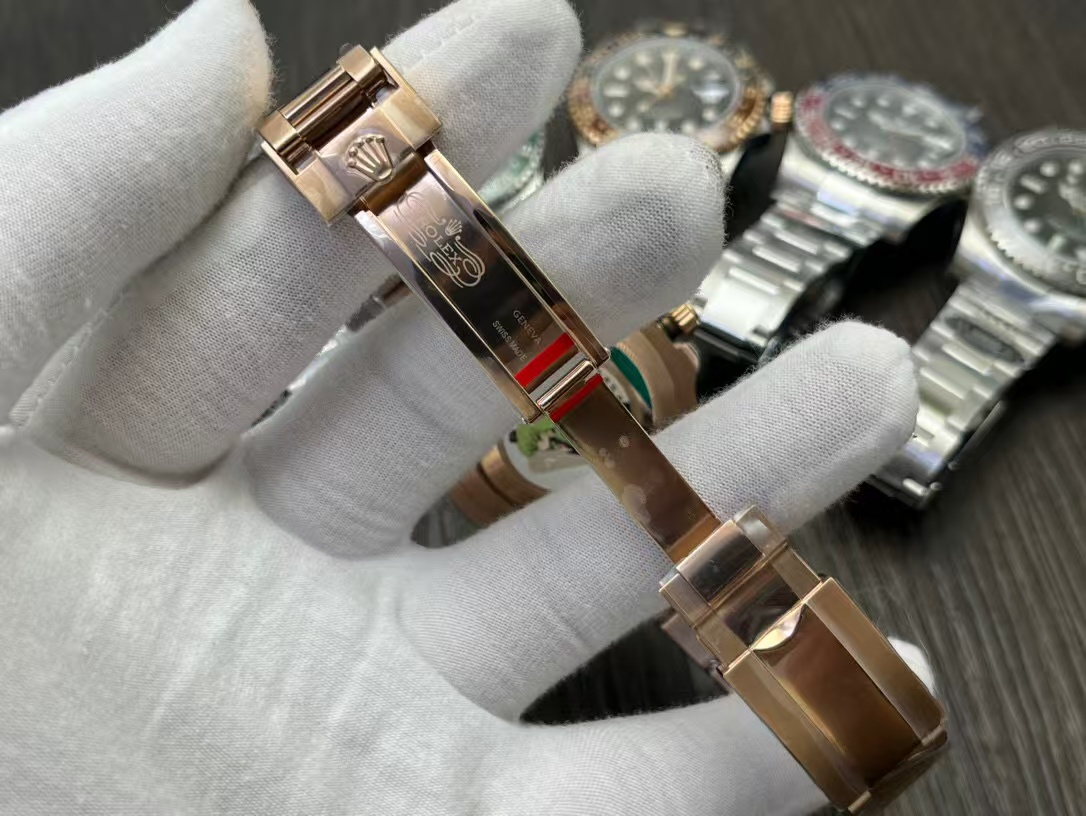 Clean Factory Rolex Rootbeer GMT-MASTER II 126715CHNR-0001 40mm Full Rose Gold Black Dial