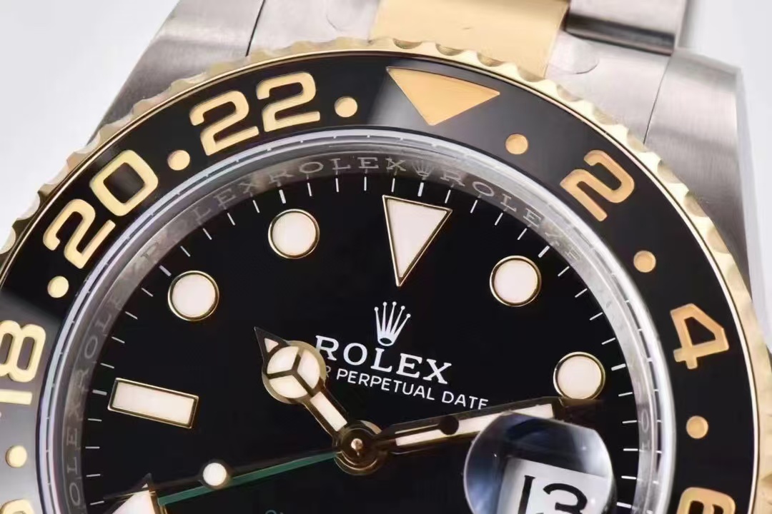 Clean Factory Rolex GMT-MASTER II 116713LN 40mm Half Yellow Gold Black Dial