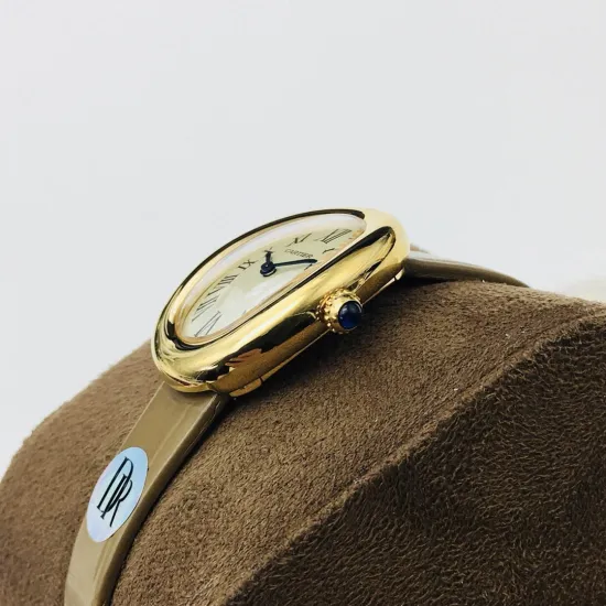 Cartier Baignoire series watch Size: 32x26*8 mm