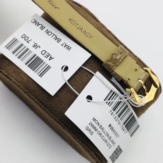 Cartier Baignoire series watch Size: 32x26*8 mm