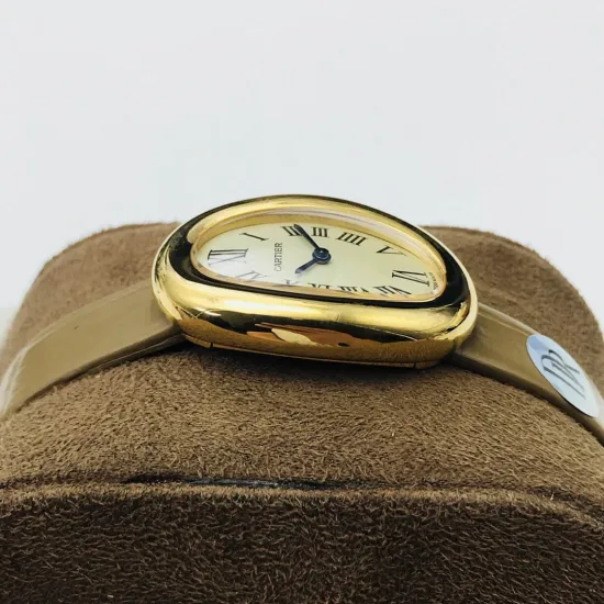 Cartier Baignoire series watch Size: 32x26*8 mm