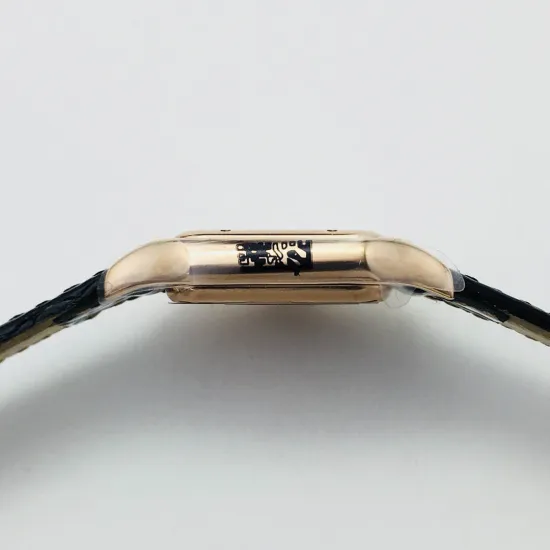 Cartier santos quartz watch: 27*37 mm