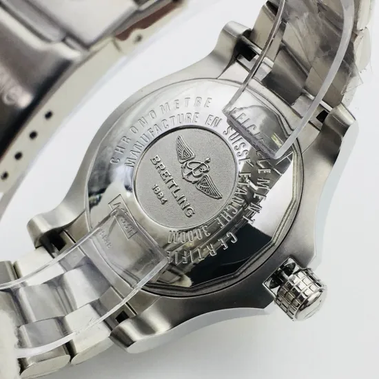 Breitling Submersible watch Diameter: 45 mm