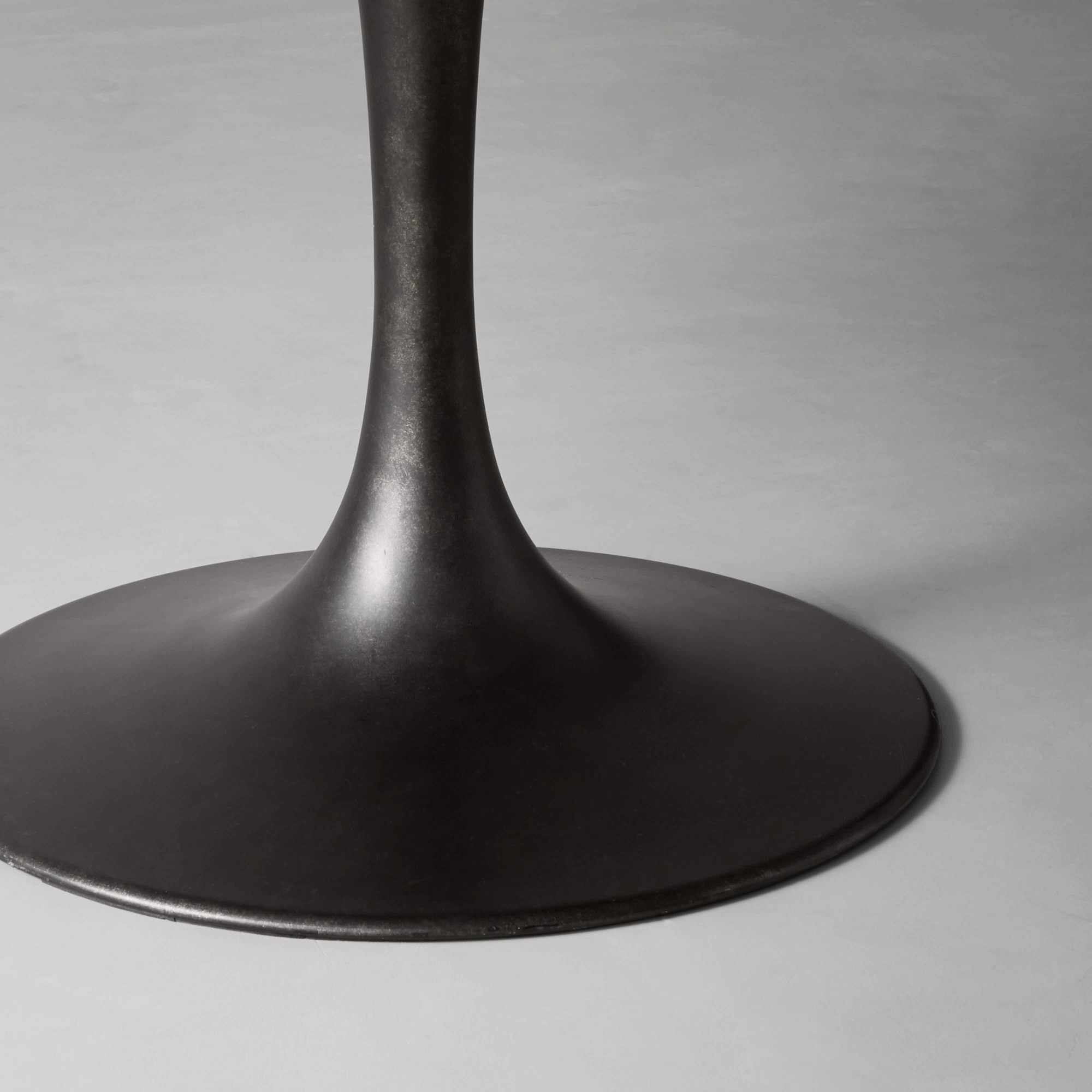 Tulip Round Pedestal Dining Table (42