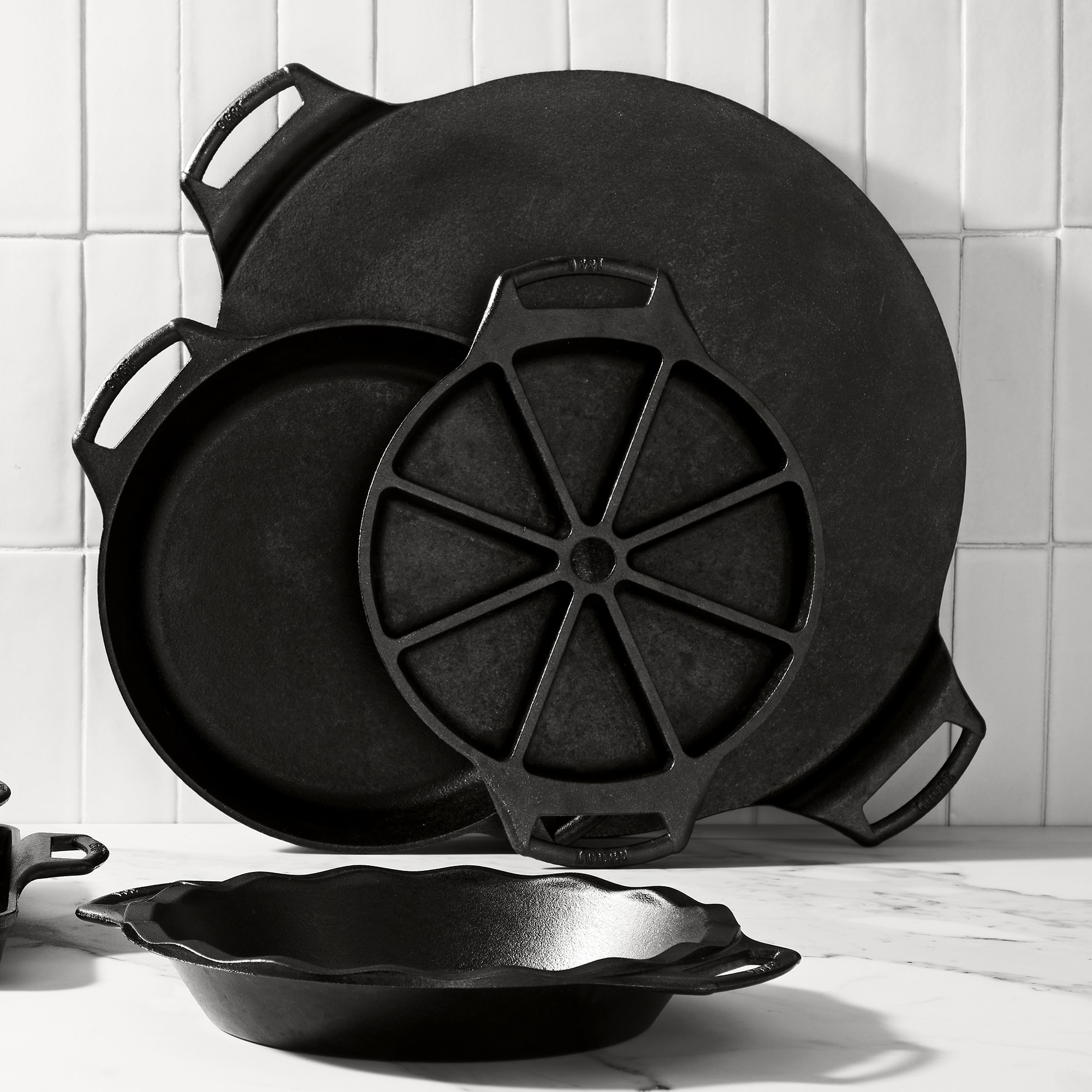 Lodge Bakeware Seasoned Cast Iron Pizza Pan