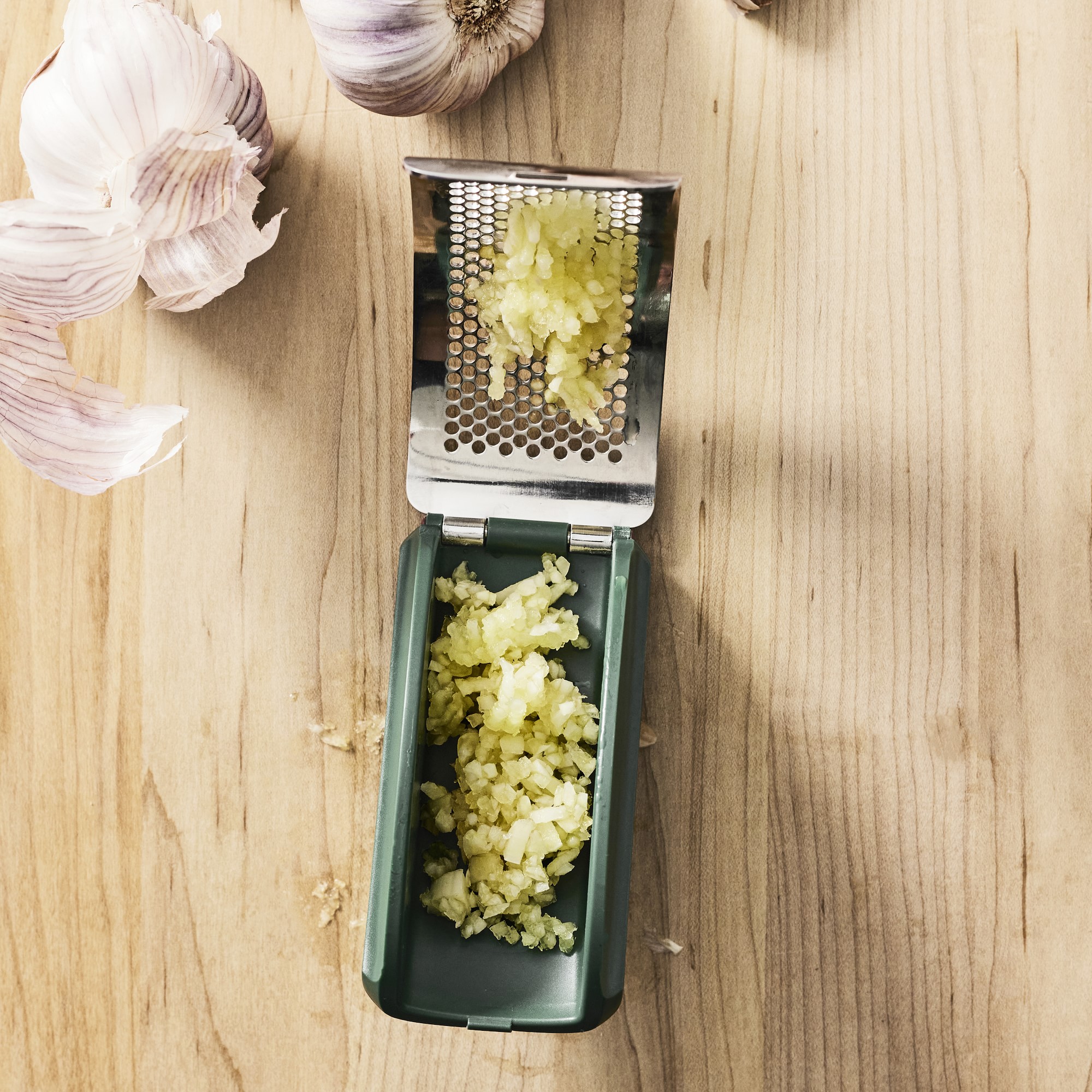 Williams Sonoma Ultimate Garlic Rocker