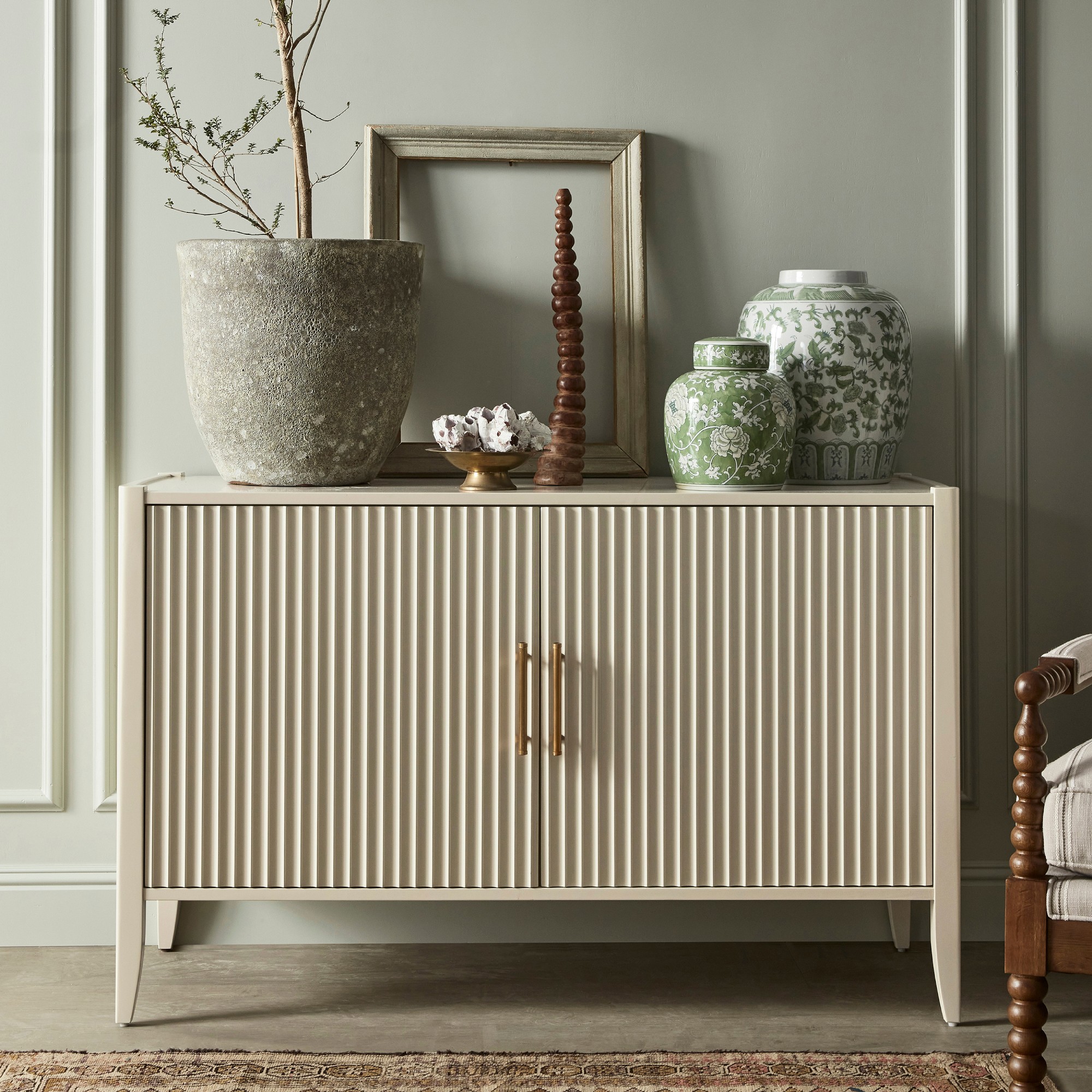 Lewis Media Console (51