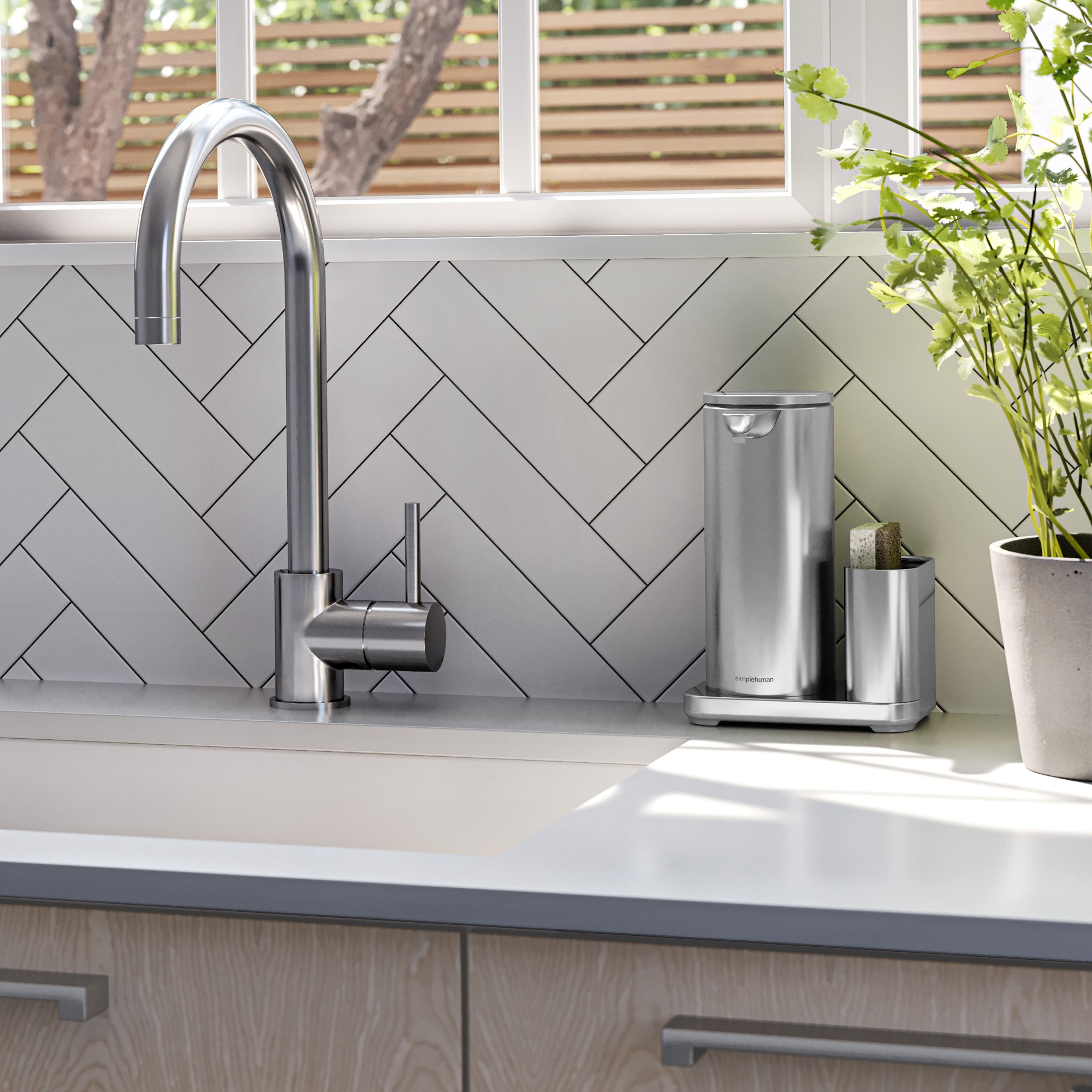 simplehuman™ Rechargeable Liquid Sensor Pump with Sponge Caddy, 14-Oz.