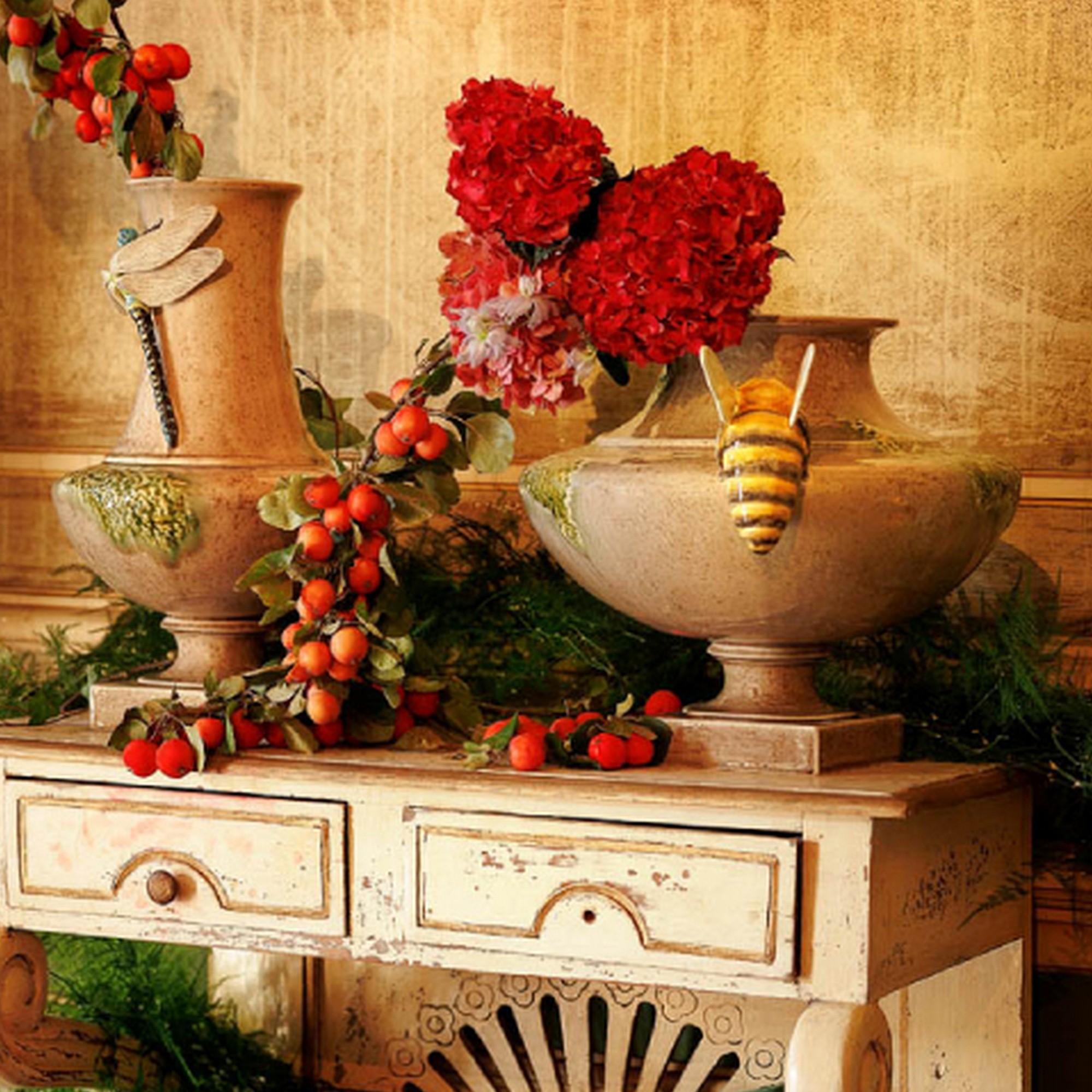 Bordallo Pinheiro The Meaning Vase with Bee