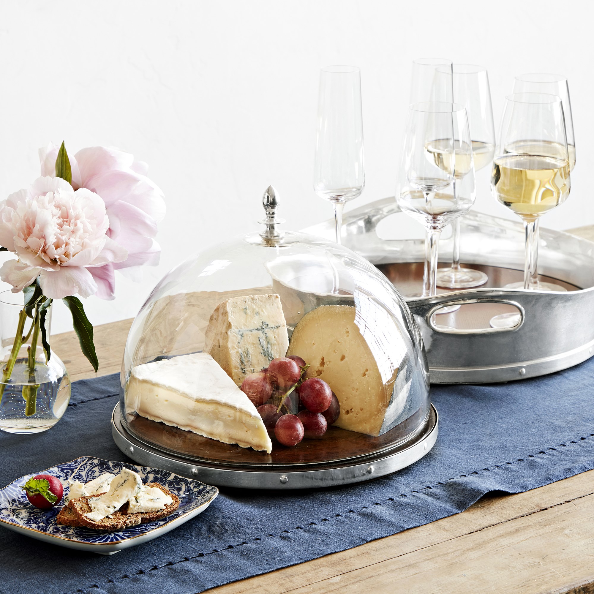 Marlo Thomas x Williams Sonoma Cheese Dome