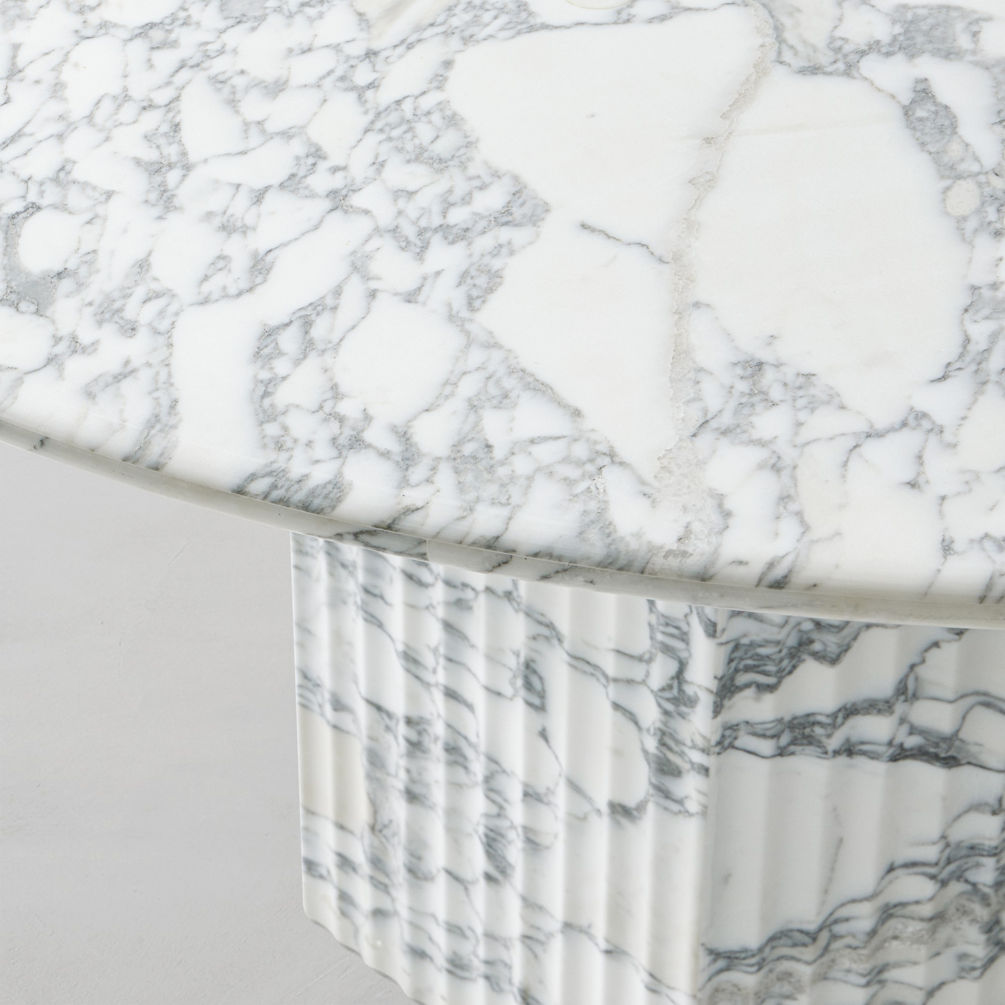 Vittoria Round Dining Table (56