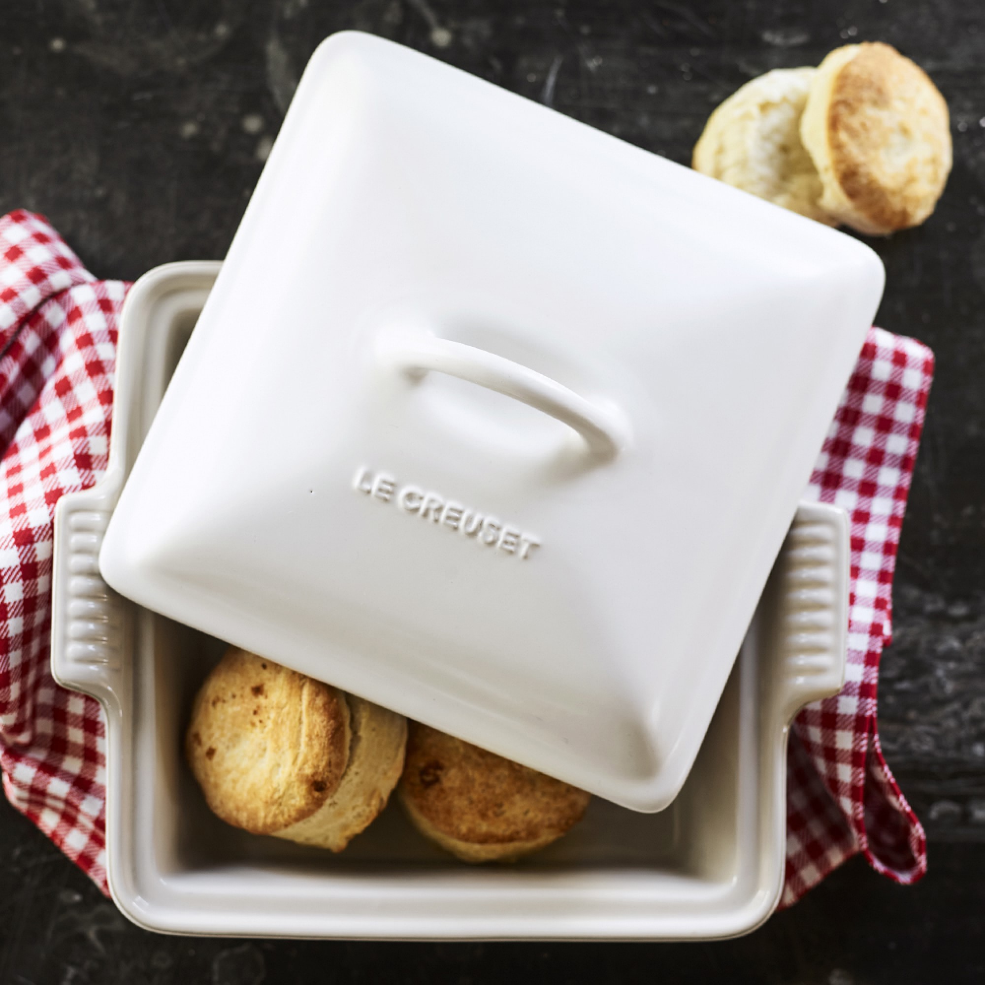 Le Creuset Heritage Stoneware Shallow Square Covered Baker, 2-Qt.