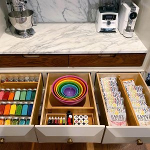 Flour Shop Melamine Mixing Bowls with Lids, Set of 6