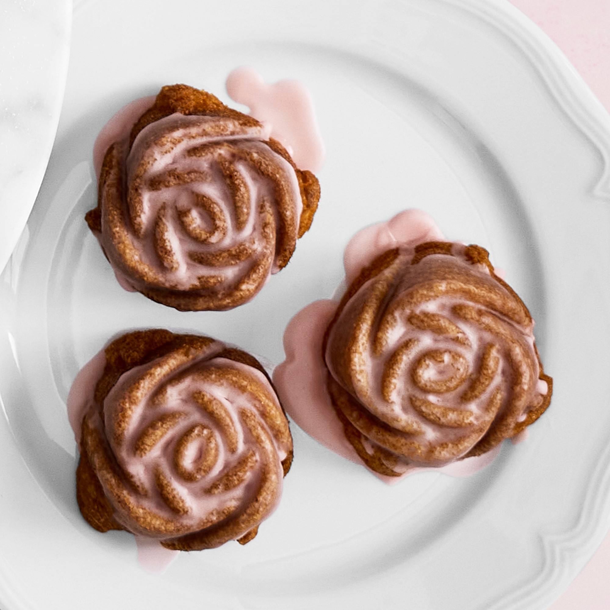 Pillivuyt Queen Anne Porcelain Bread & Butter Plates