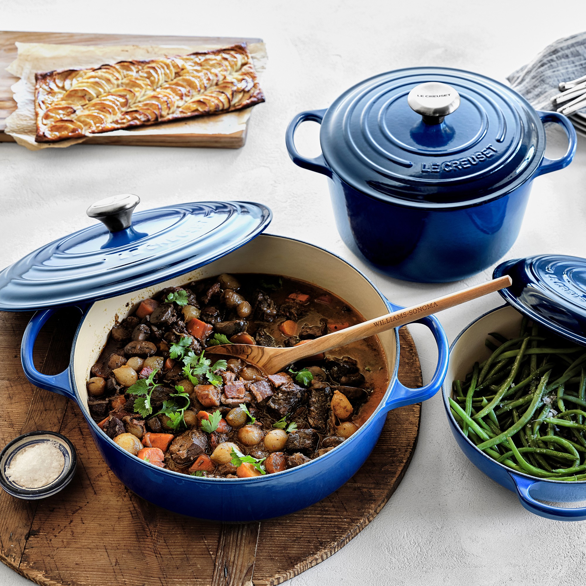 Le Creuset Signature Enameled Cast Iron Round Wide Dutch Oven, 6 3/4-Qt.