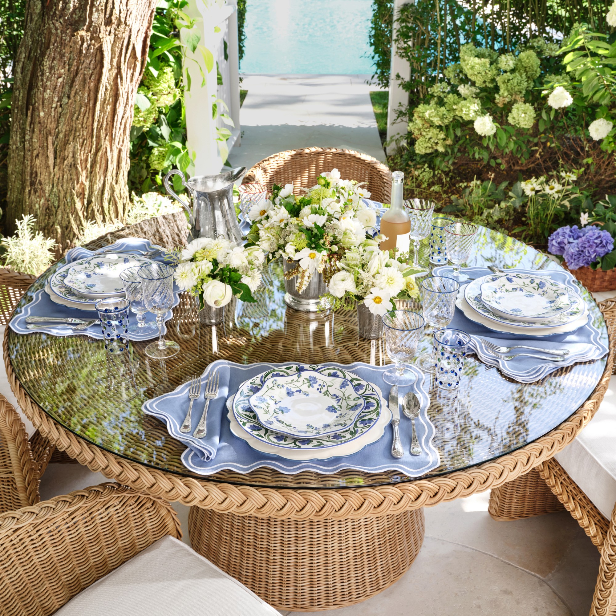 AERIN East Hampton Dining Table & Dining Chairs