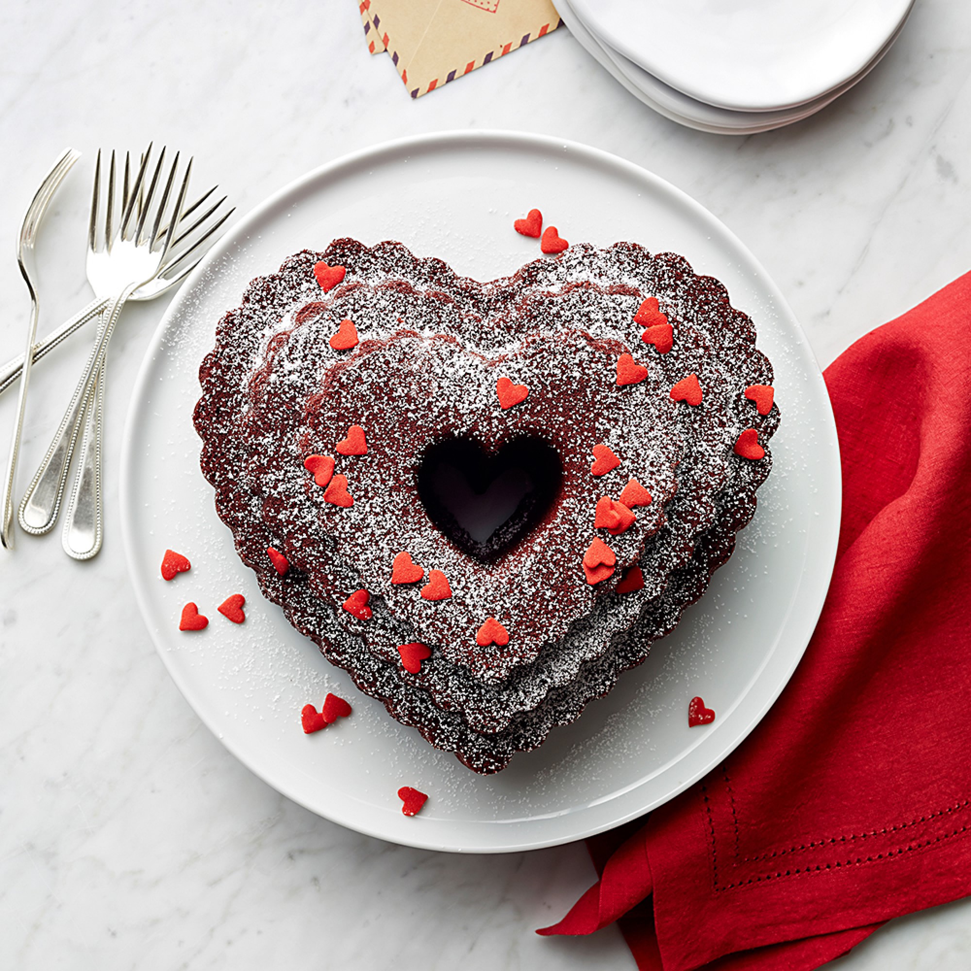 Nordic Ware Nonstick Cast Aluminum Scallop Heart Bundt® Cake Pan