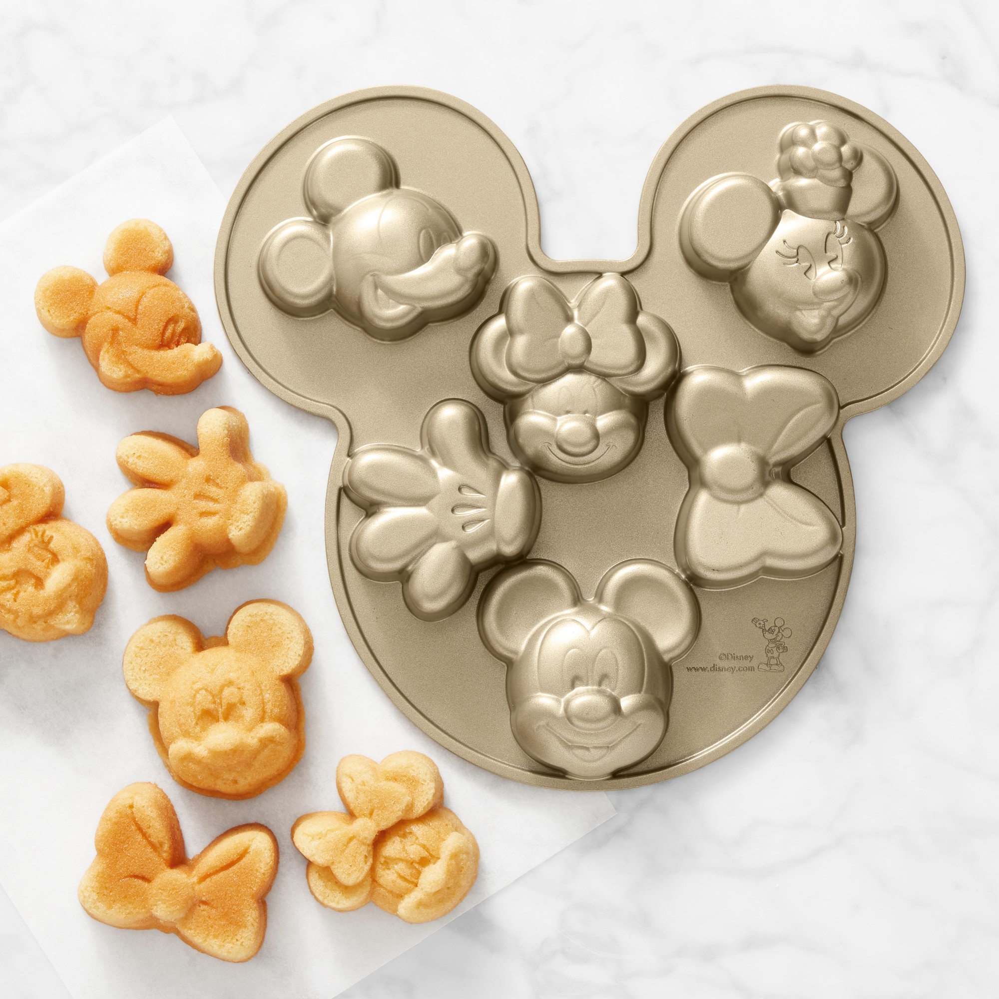Williams Sonoma Mickey and Minnie Mouse Cast Aluminum Cakelet Pan, 11