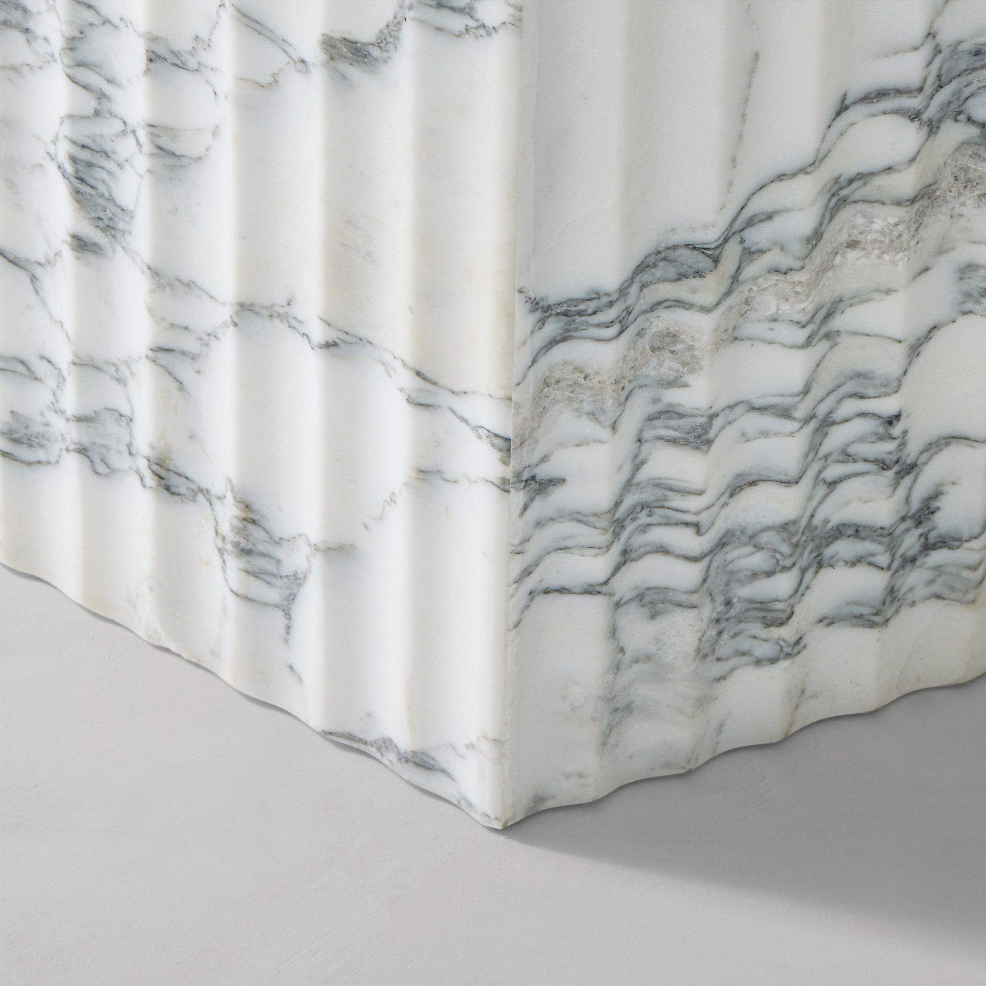 Vittoria Round Dining Table (56