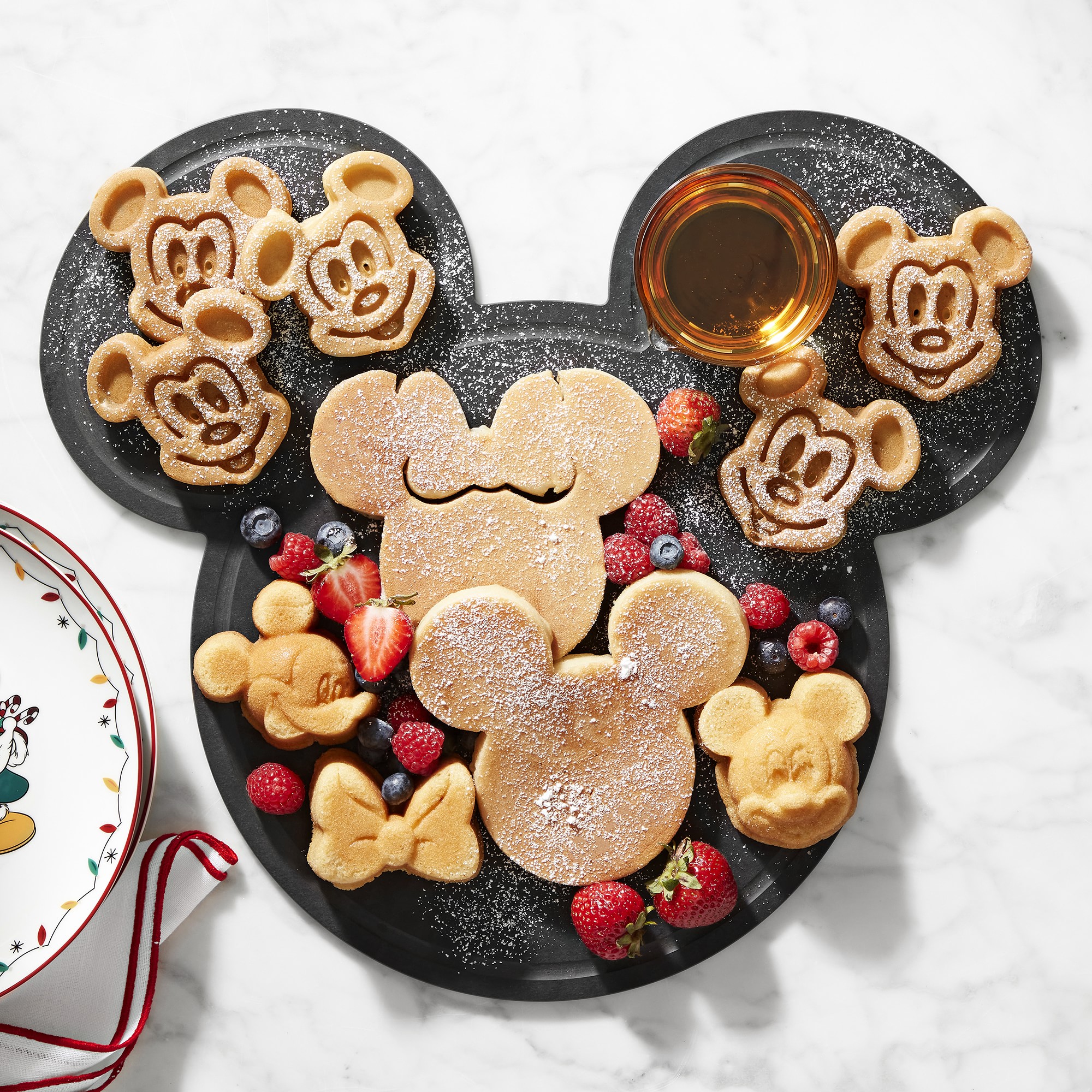 Williams Sonoma Mickey and Minnie Mouse Cast Aluminum Cakelet Pan, 11