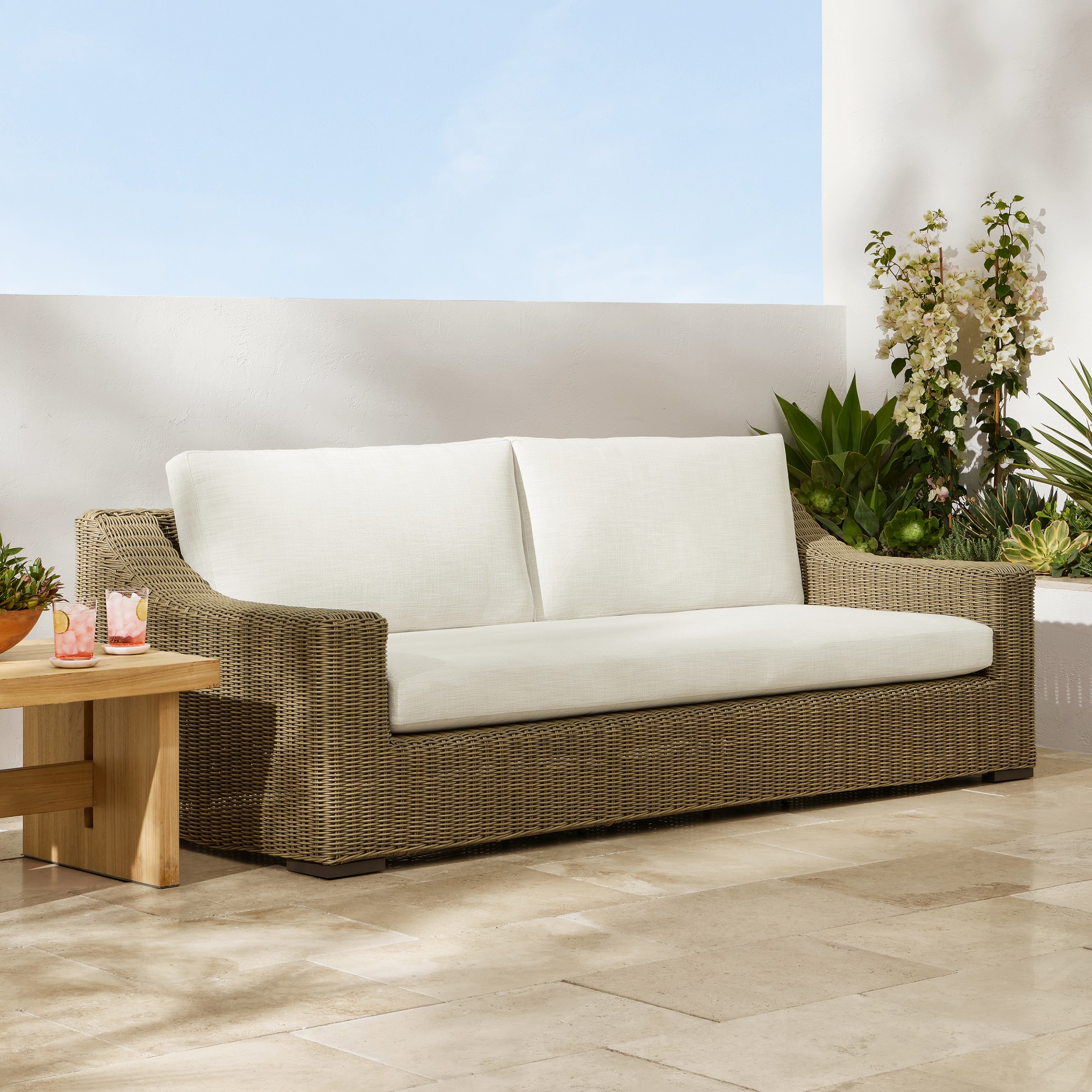 San Clemente Outdoor Sofa (90.5
