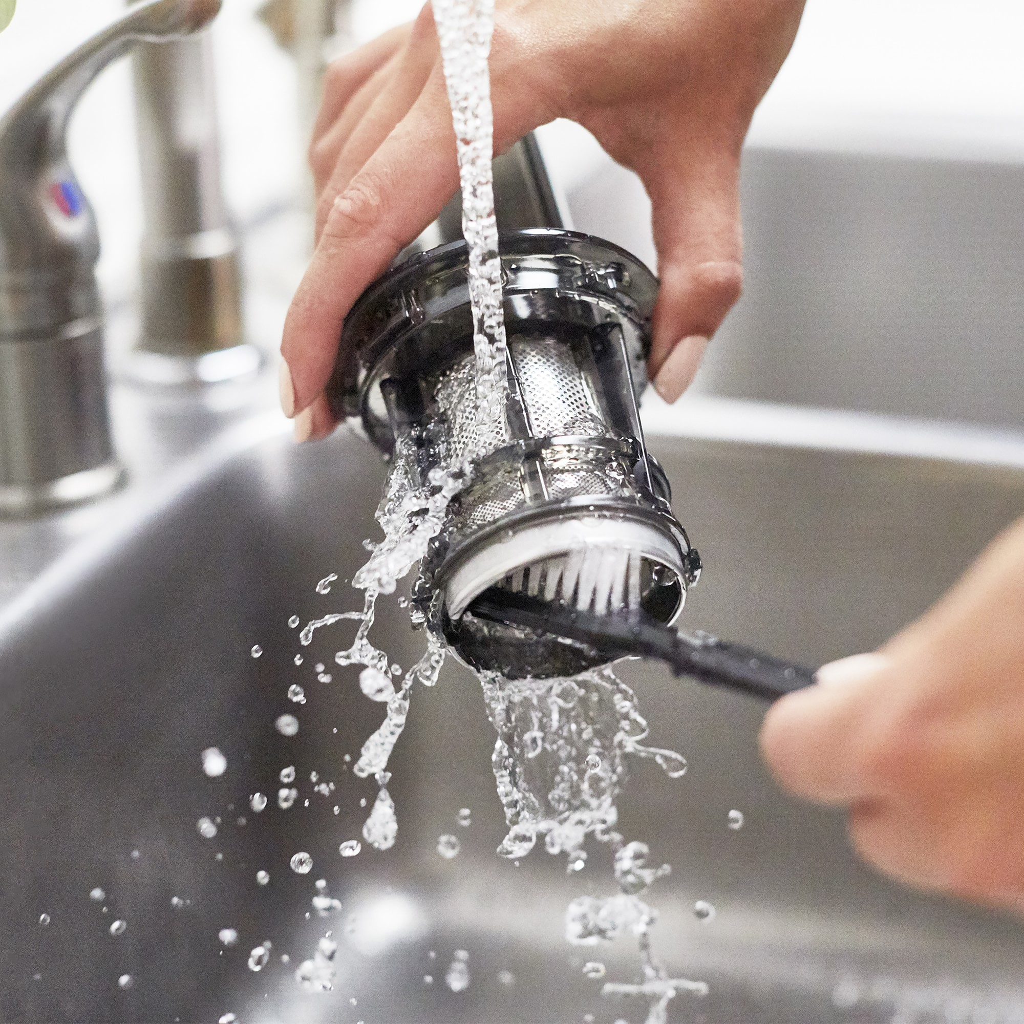 Dash Compact Cold Press Power Juicer