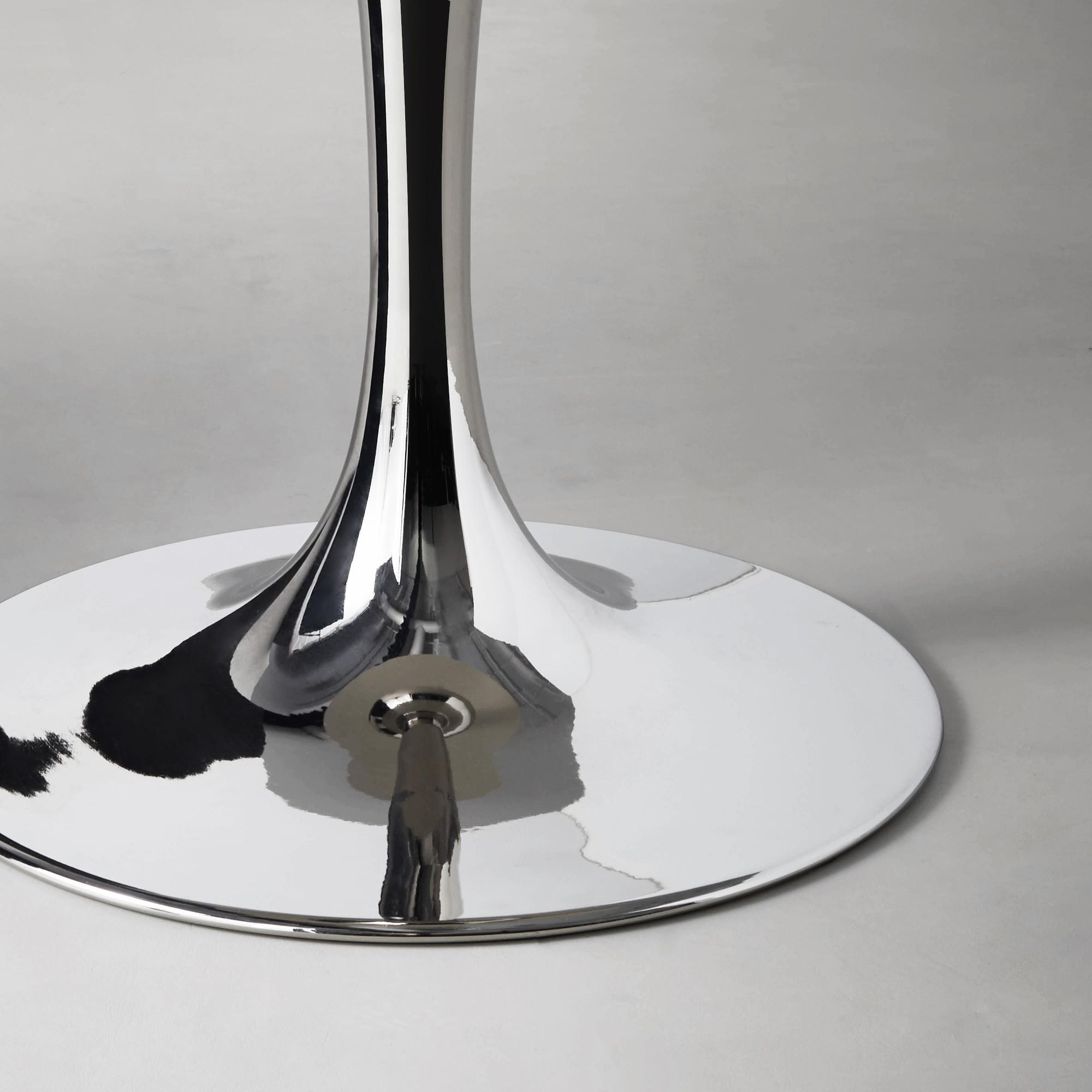 Tulip Round Pedestal Dining Table (42