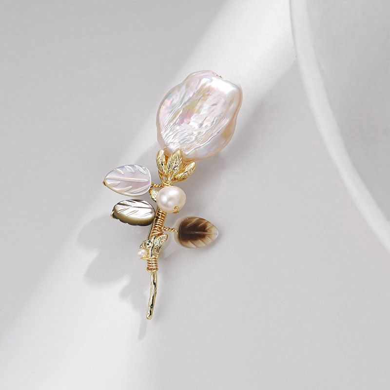 Brooch jewelry, no box, J15 22