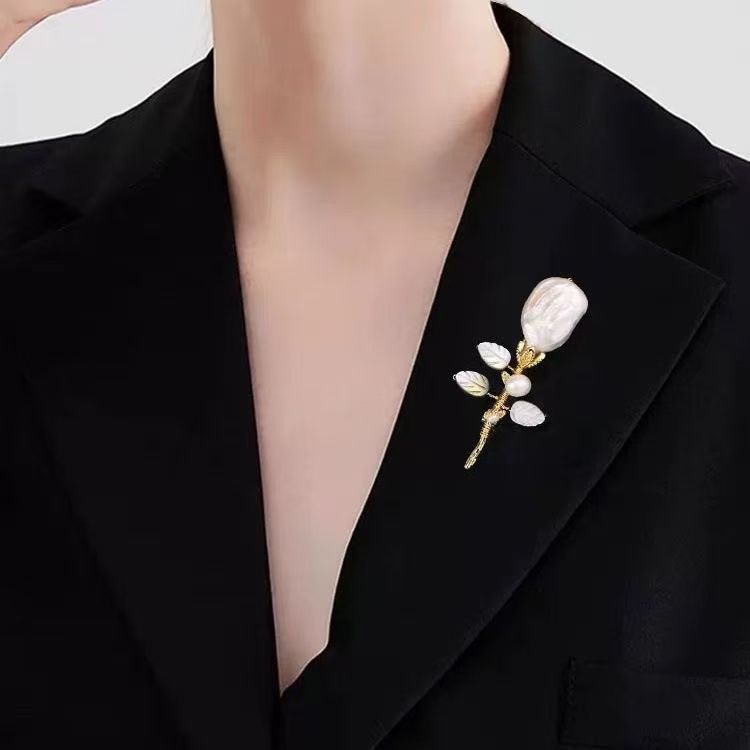 Brooch jewelry, no box, J15 22