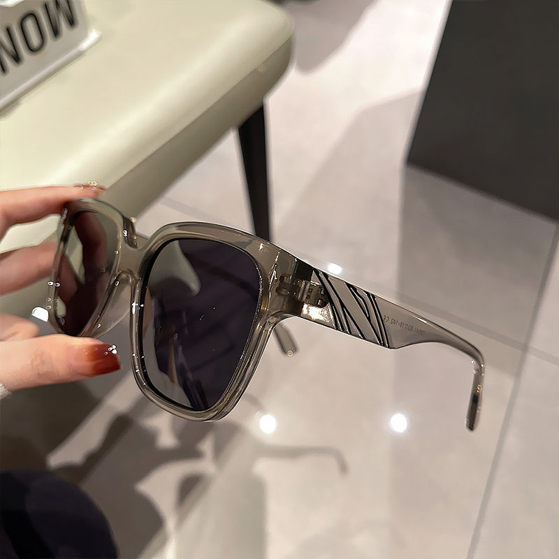 Sunglasses with the Box, S23 18 19