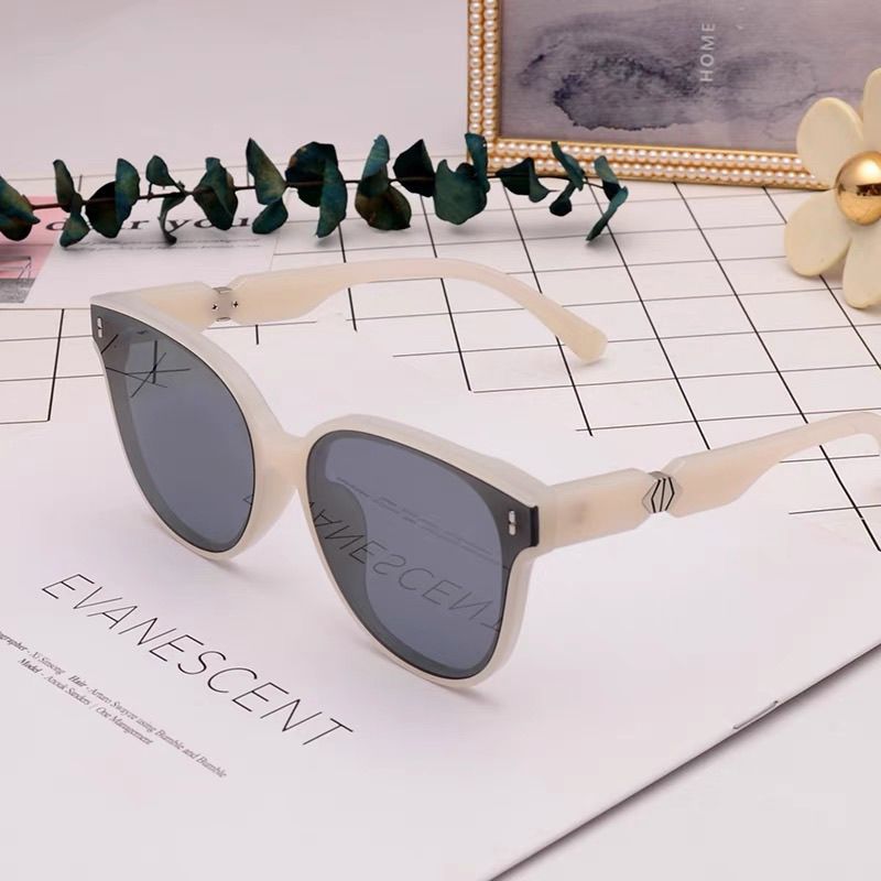 Sunglasses with the Box, S26 34