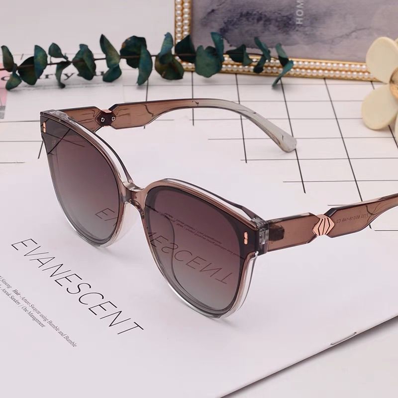 Sunglasses with the Box, S26 34