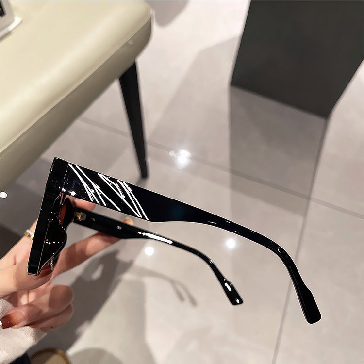 Sunglasses with the Box, S23 18 19