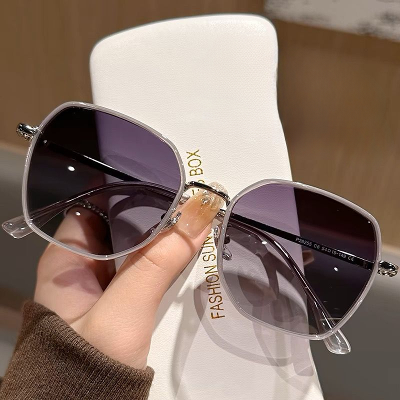 Sunglasses with the Box, S24 27 28 29 30 31 32 33