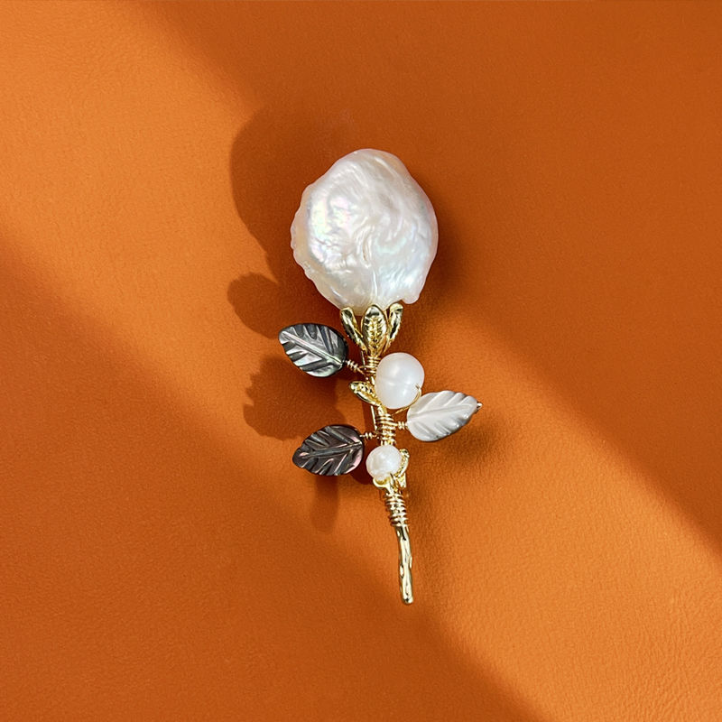 Brooch jewelry, no box, J15 22