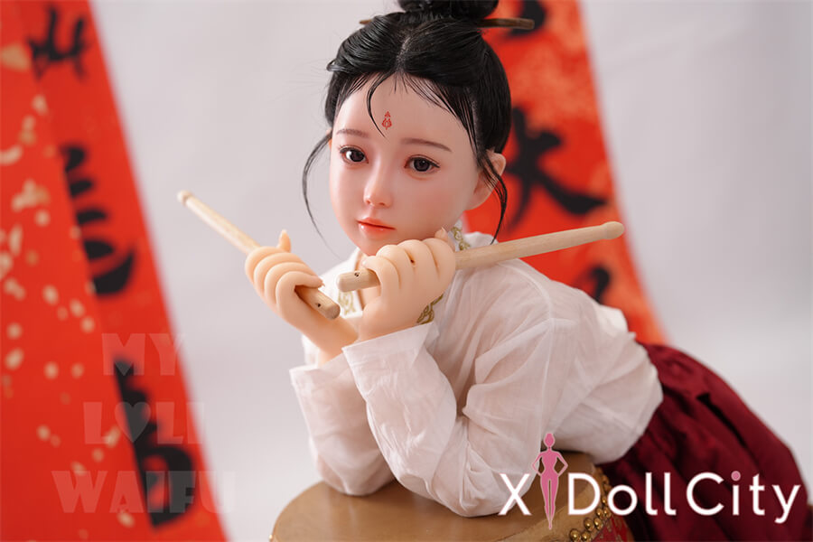 MyLoliWaifu 略称MLW AAカップ ロり系ラブドール Ayaヘッド ドラマー娘 掲載画像はシリコンヘッド+TPE材質ボディー ヘッド材質選択可能 メイク選択可能 成人スタイルラブドール