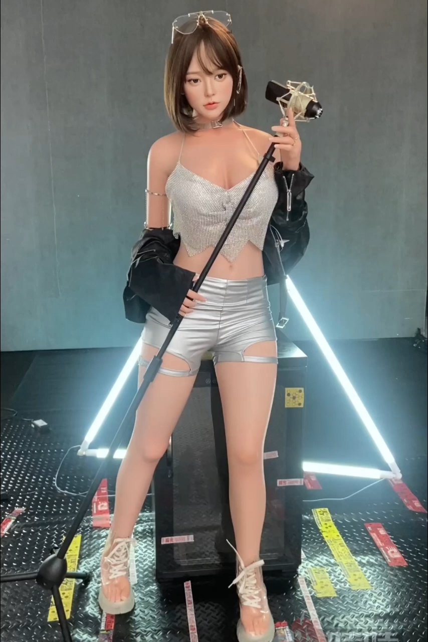 Doll Senior 163cm Eカップ 歌姬(Geji)巨乳 軟質シリコンヘッド 口開閉機能付き TPE材質ボディー 材質選択可能 掲載画像はフルシリコン製ラブドール