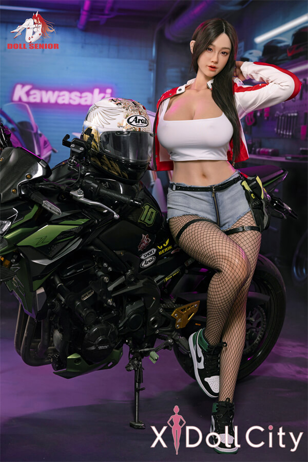 Doll Senior 170cm Gカップ 舞雪(Wuxue)掲載画像はフルシリコン製ラブドール バイク美人