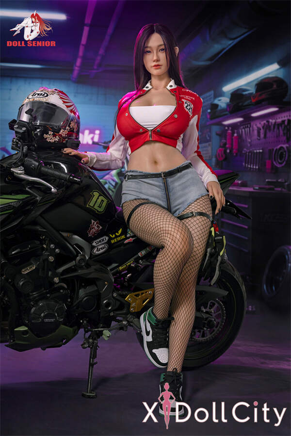 Doll Senior 170cm Gカップ 舞雪(Wuxue)掲載画像はフルシリコン製ラブドール バイク美人