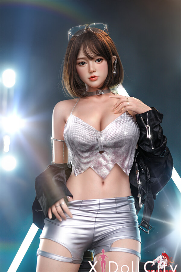 Doll Senior 163cm Eカップ 歌姬(Geji)巨乳 軟質シリコンヘッド 口開閉機能付き TPE材質ボディー 材質選択可能 掲載画像はフルシリコン製ラブドール