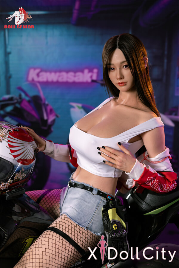 Doll Senior 170cm Gカップ 舞雪(Wuxue)掲載画像はフルシリコン製ラブドール バイク美人