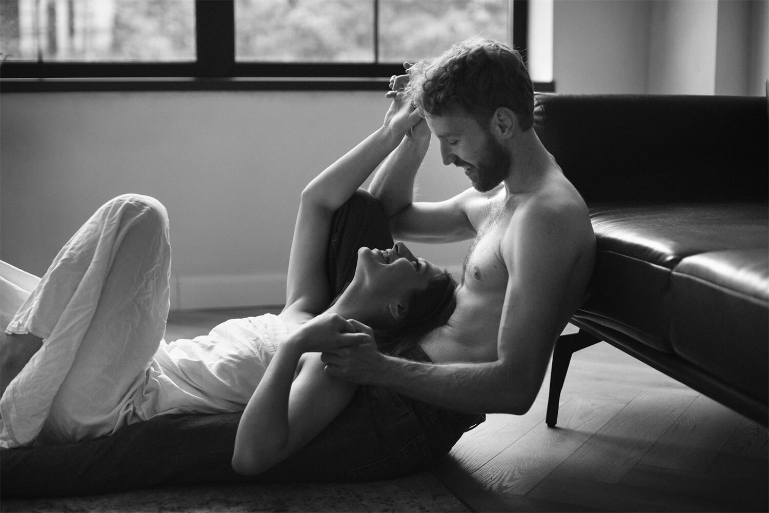 駅弁体位を試したいカップルのイメージ