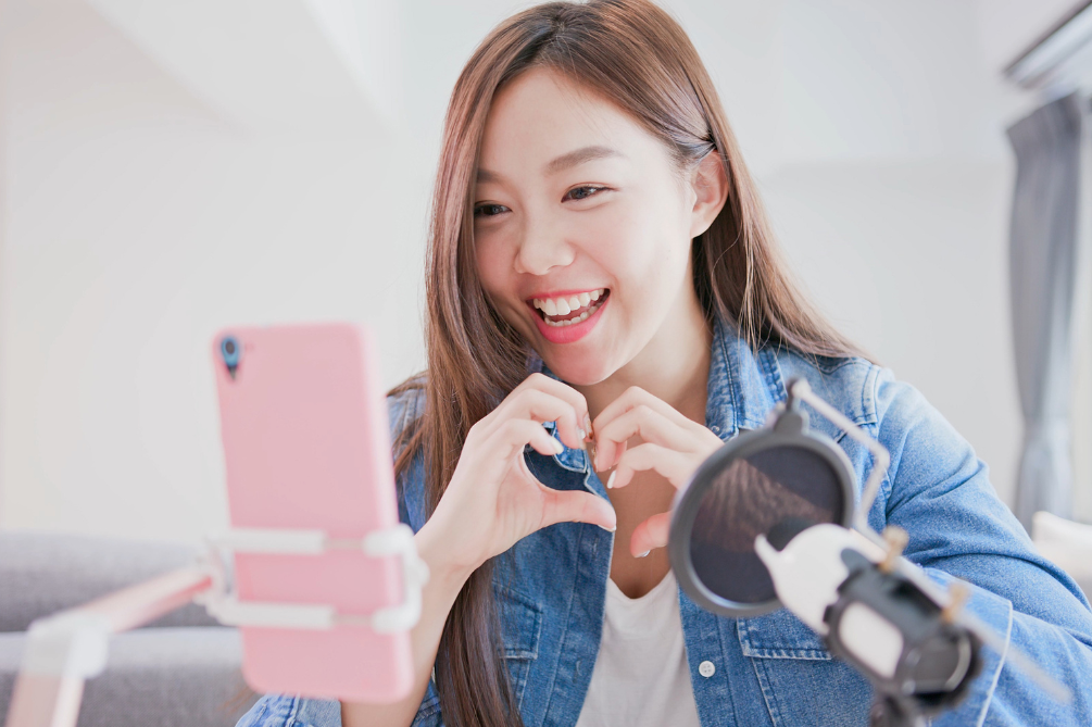 キャスト（きゃすと）とは