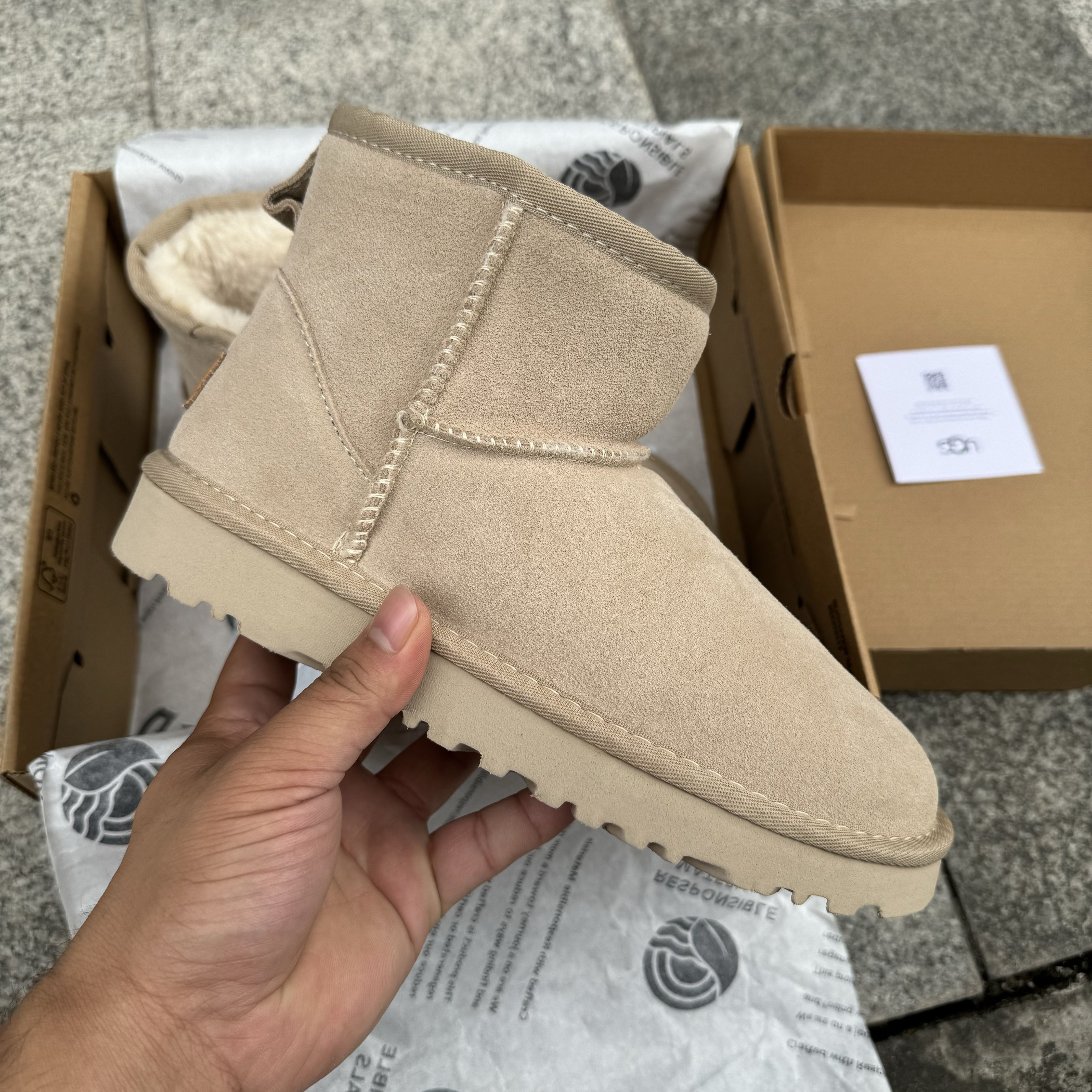 UGG Classic Mini II