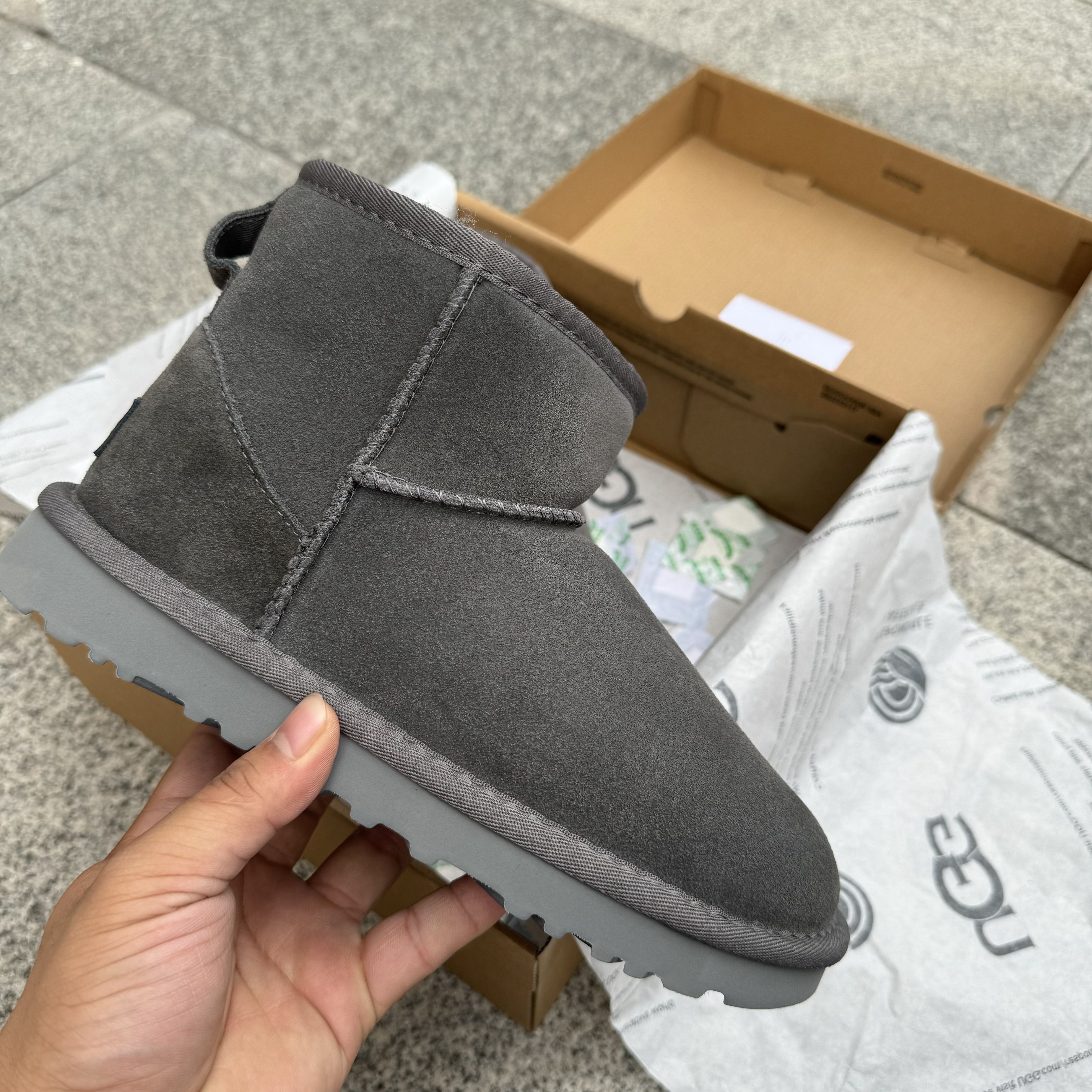 UGG Classic Mini II