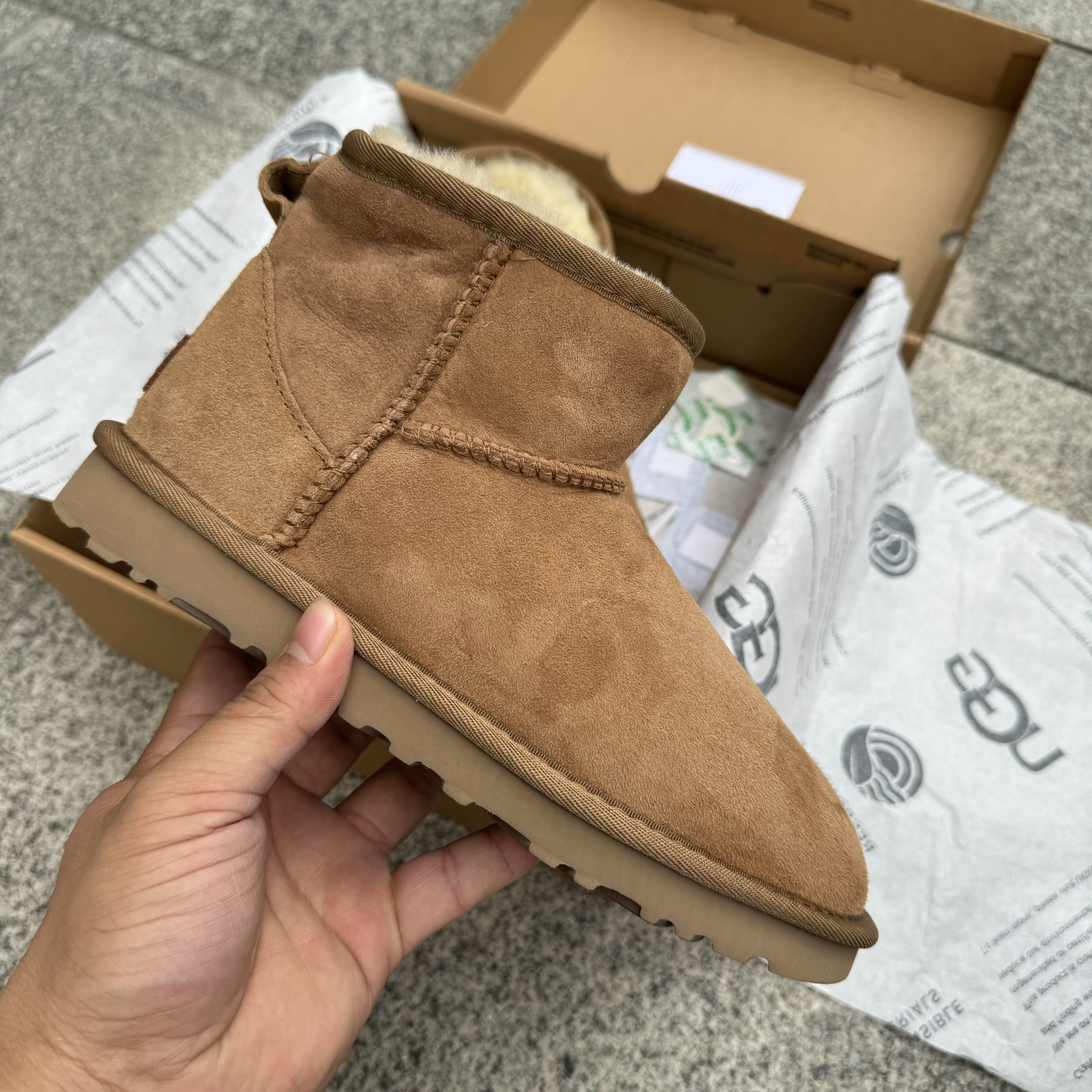 UGG Classic Mini II