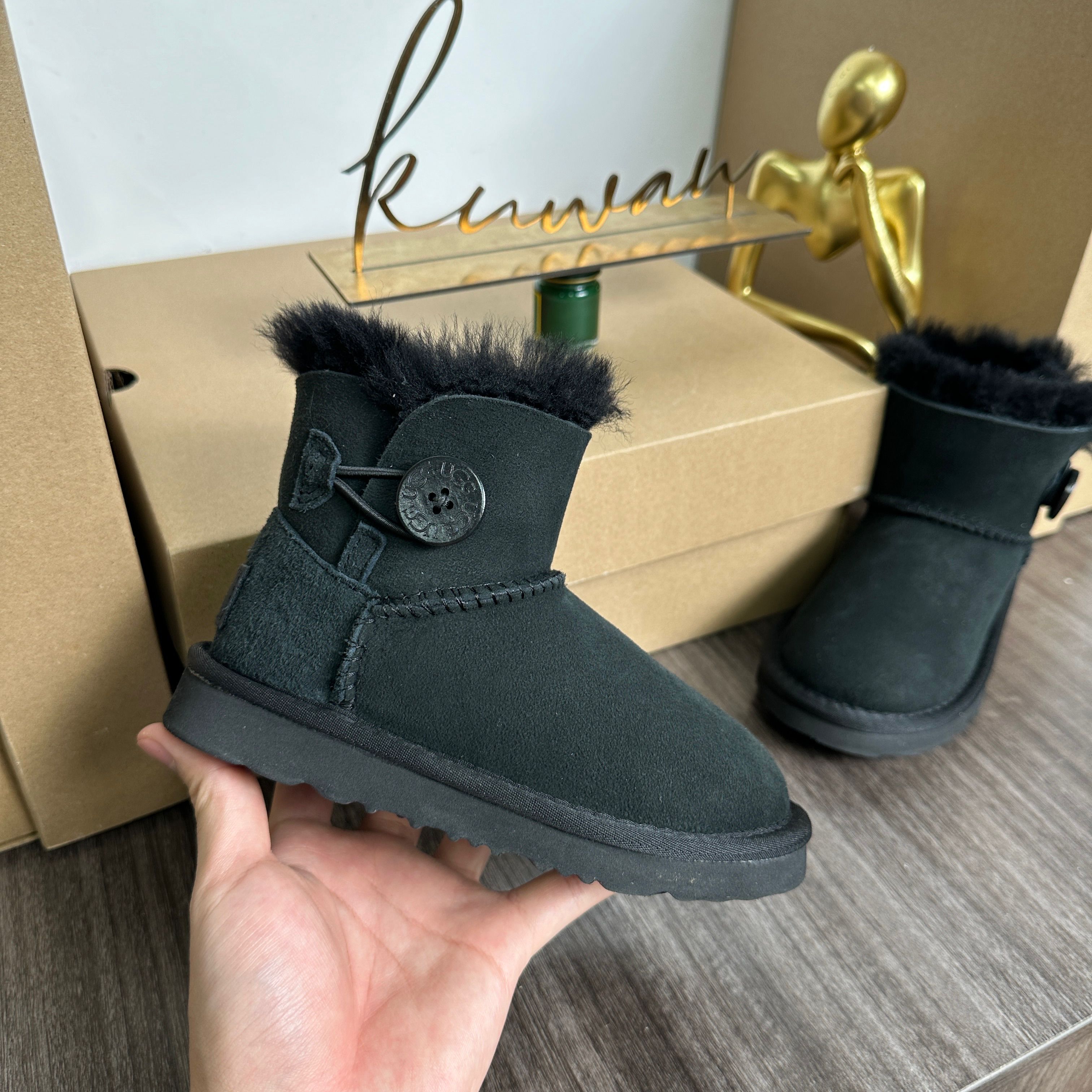 UGG Classic Ultra Mini Boot