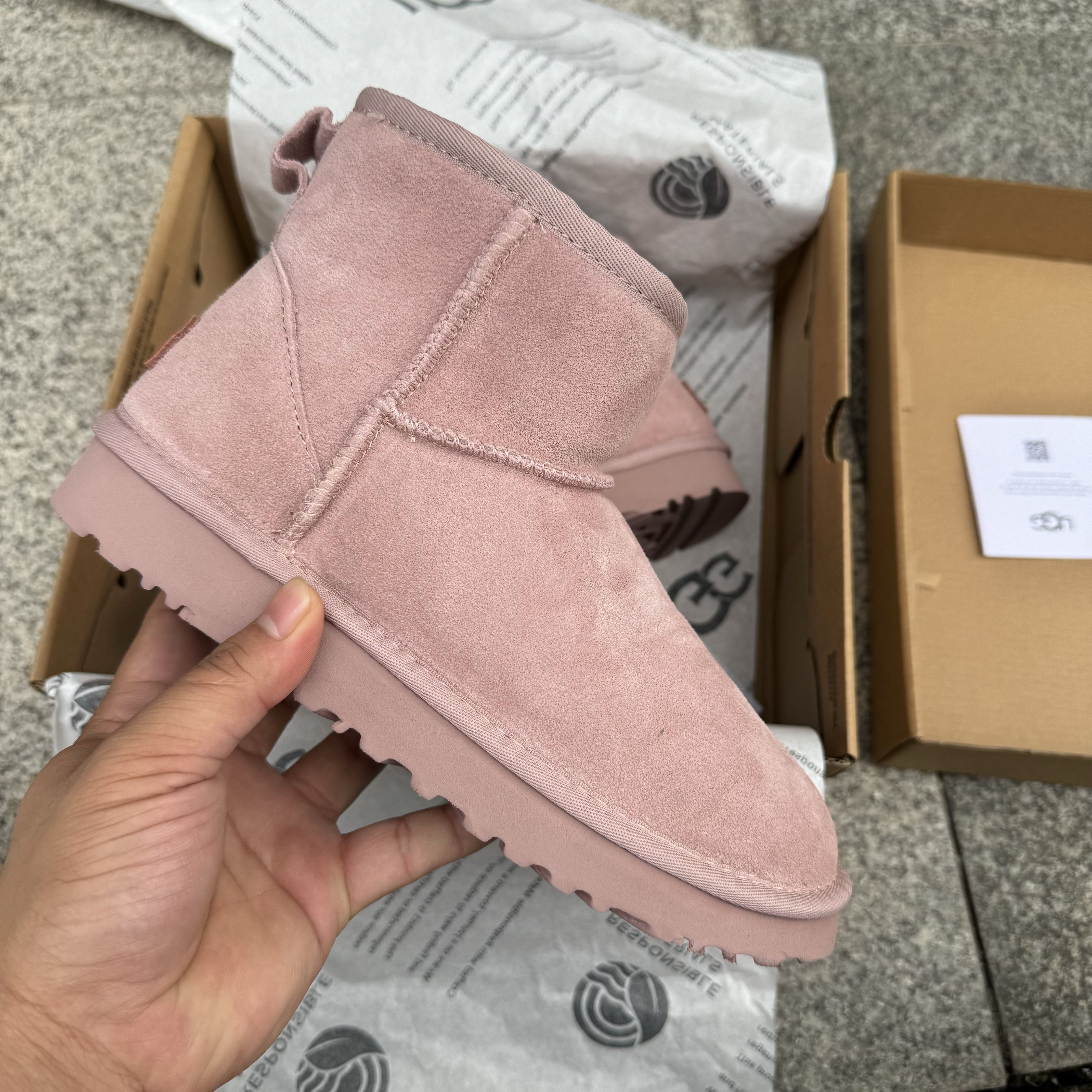 UGG Classic Mini II