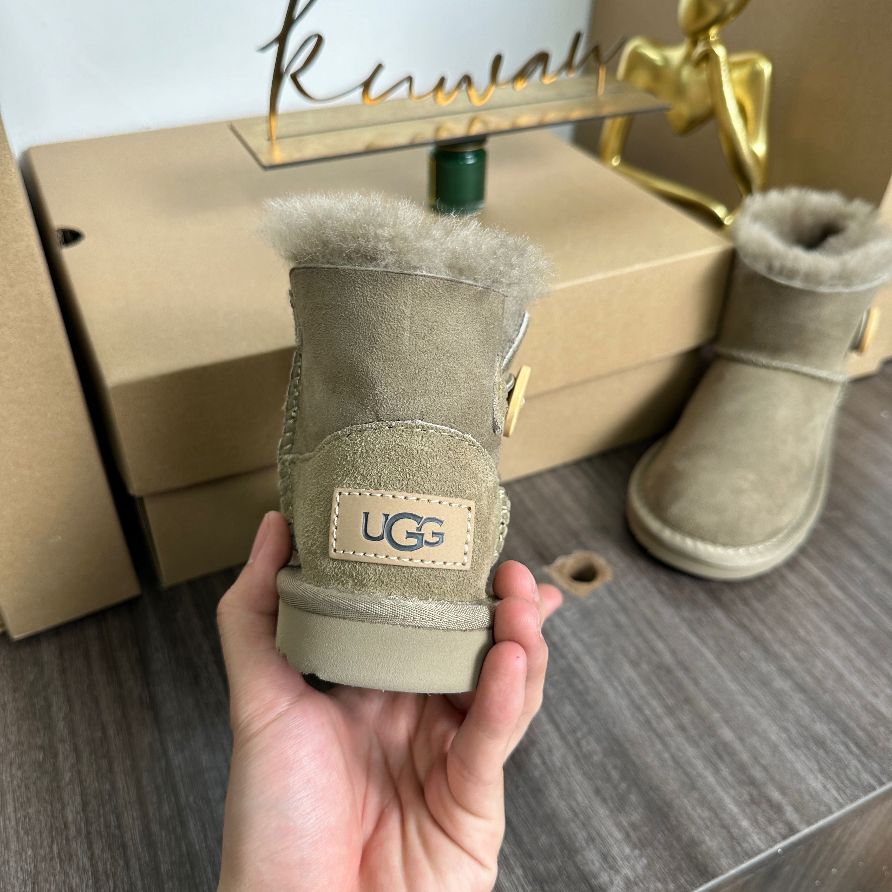 UGG Classic Ultra Mini Boot