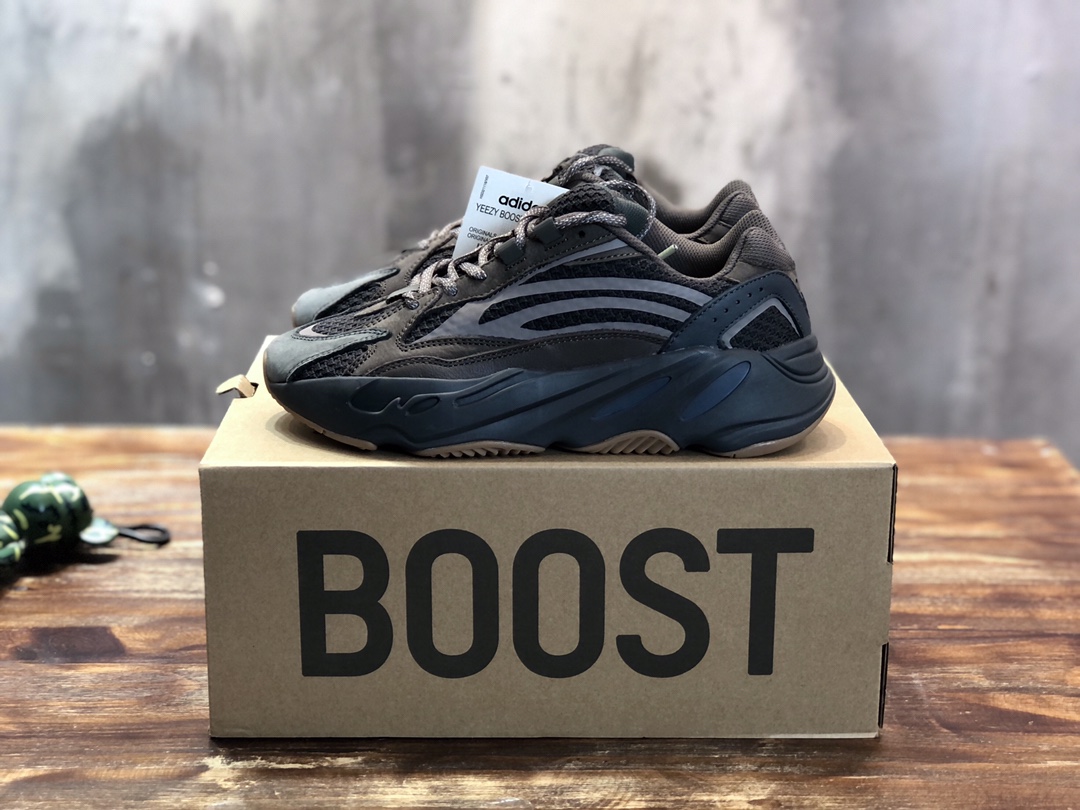 Adidas Yeezy Boost 700